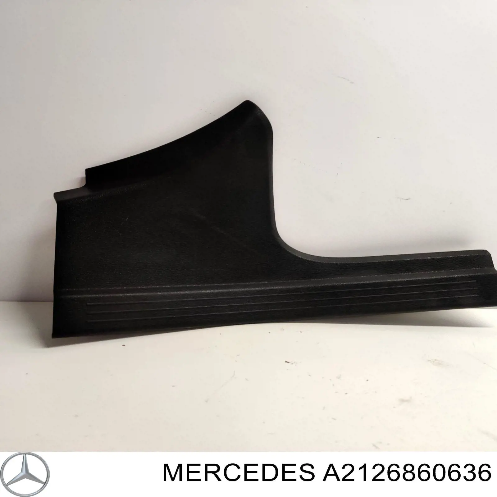 Накладка дверного порога внутрішня, задні праві Mercedes A2126860636