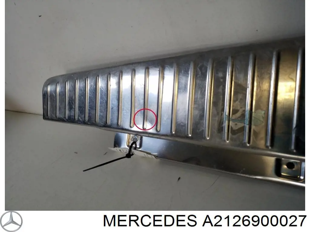 Облицювання задньої панелі багажника A2126900027 Mercedes