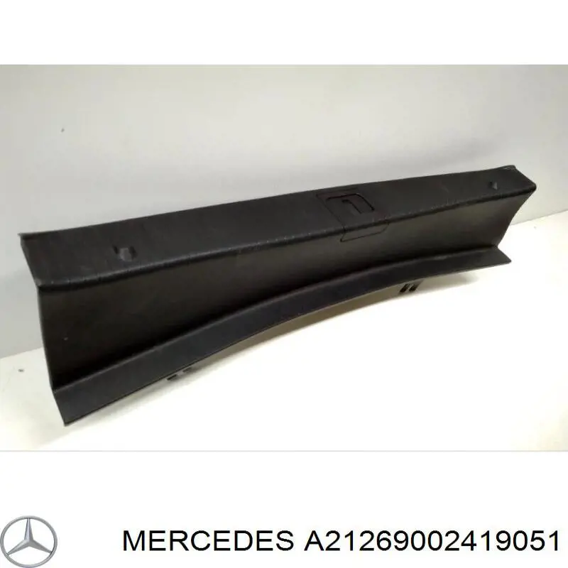 A21269002419051 Mercedes Облицювання задньої панелі багажника