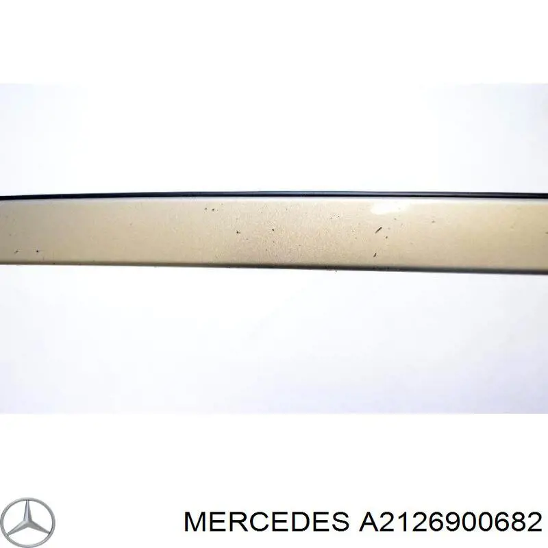 Накладка даху права Mercedes A2126900682