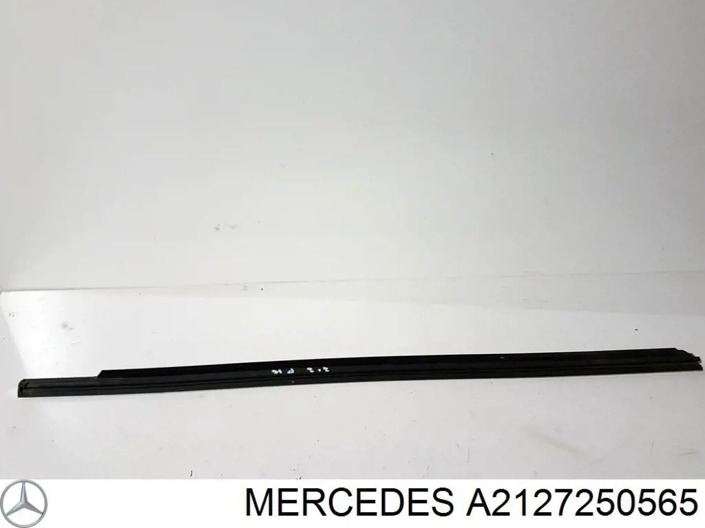 Скло та ущільнення вітрового скла (деталі) Mercedes A2127250565 ціна, від 11.87 USD