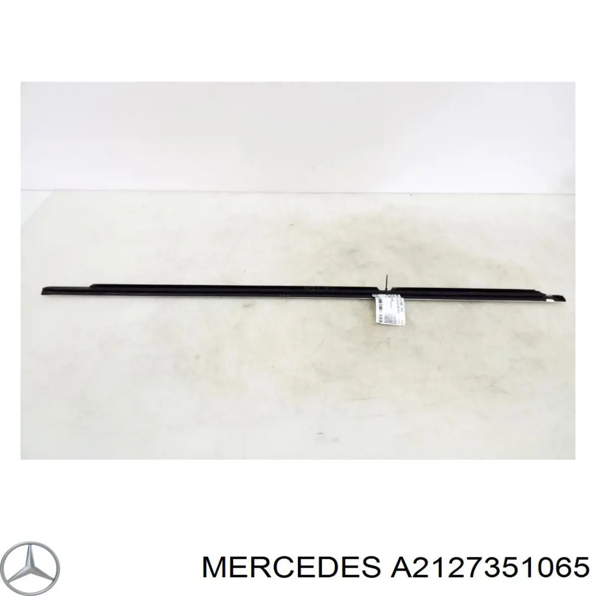 Купити A2127351065 Mercedes Ущільнювач скла задніх дверей правих, зовнішній (планка)