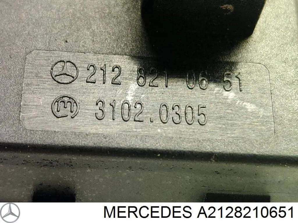 Кнопка приводу замка задньої 3/5 двері (ляди) A212821065164 Mercedes