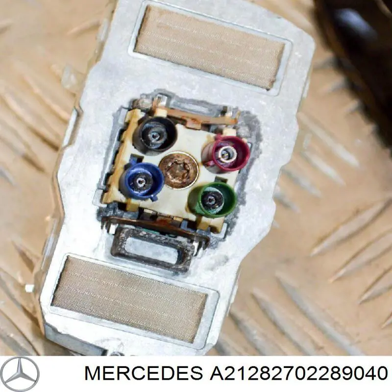 Антена A21282702289197 Mercedes
