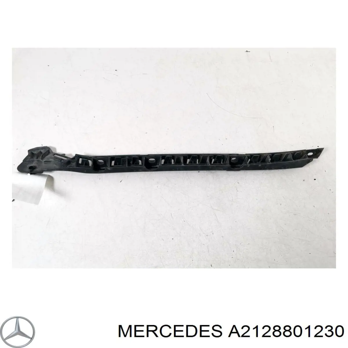Направляюча заднього бампера, права Mercedes A2128801230 ціна, від 11.11 USD