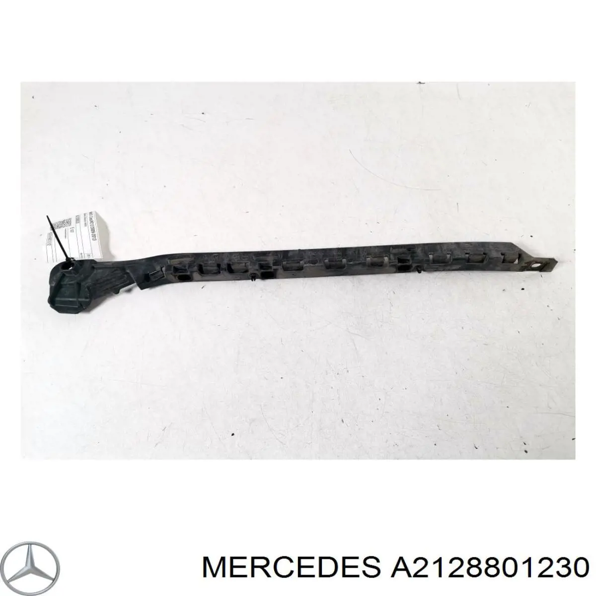 Купити A2128801230 Mercedes Направляюча заднього бампера, права