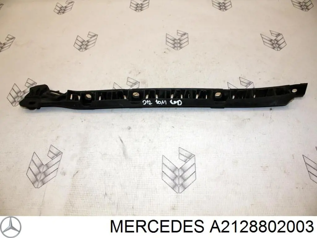 Кронштейн бампера заднього, правий Mercedes A2128802003 ціна, від 15.48 USD