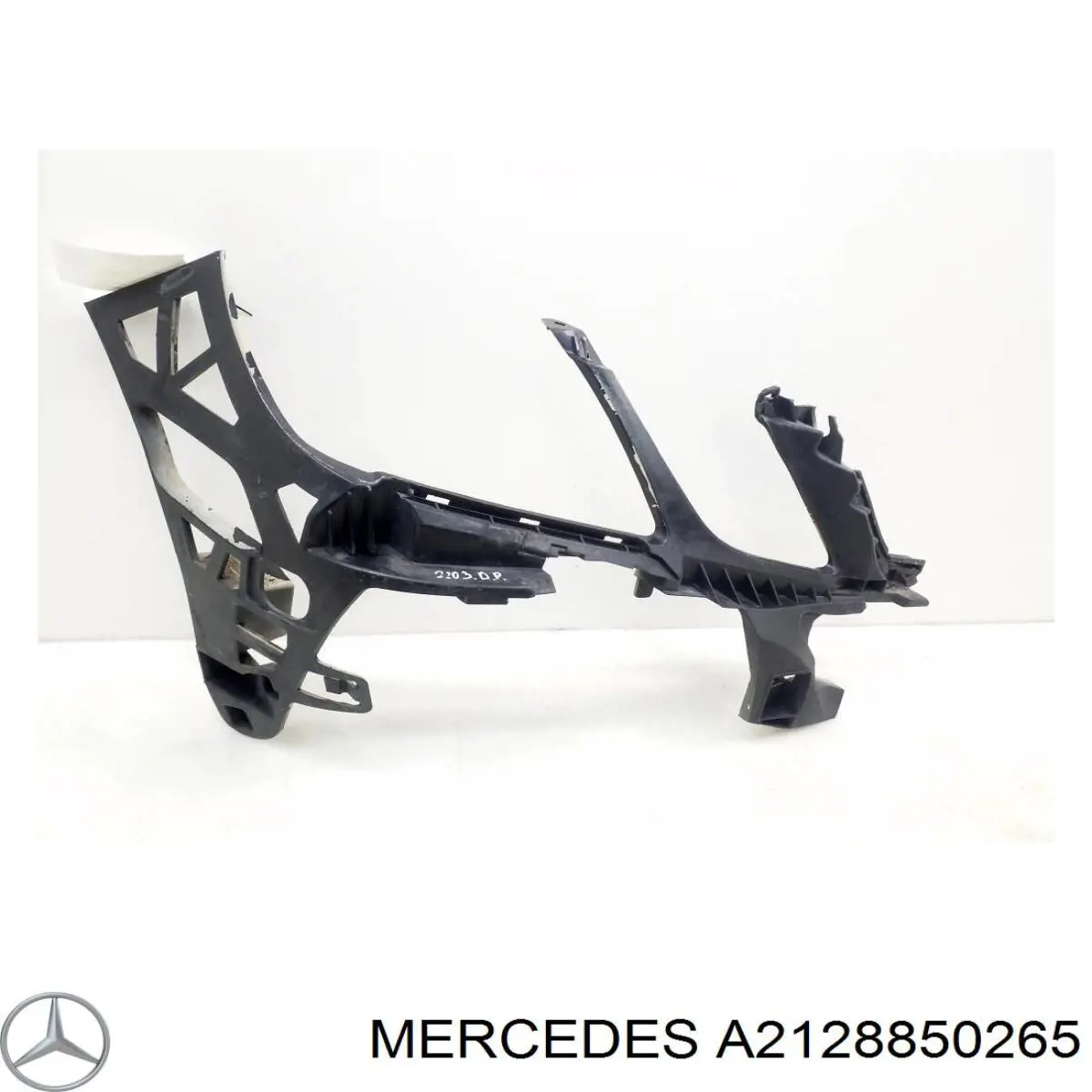 Кронштейн бампера переднього, правий Mercedes A2128850265 ціна, від 15.20 USD