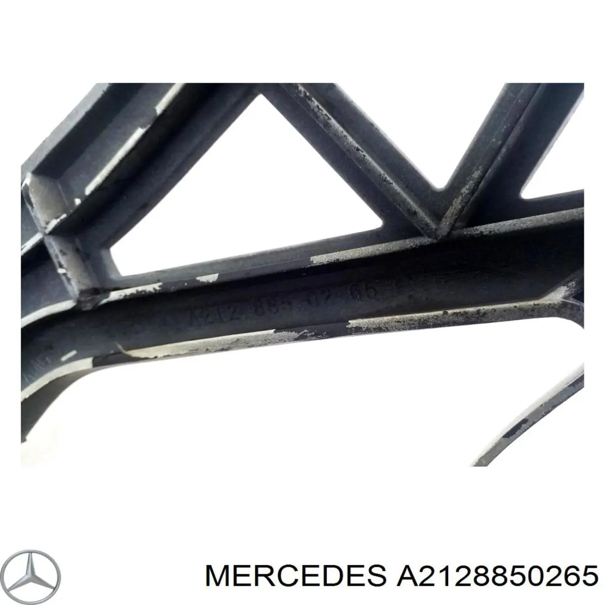 Кронштейн бампера переднього, правий A2128850265 Mercedes