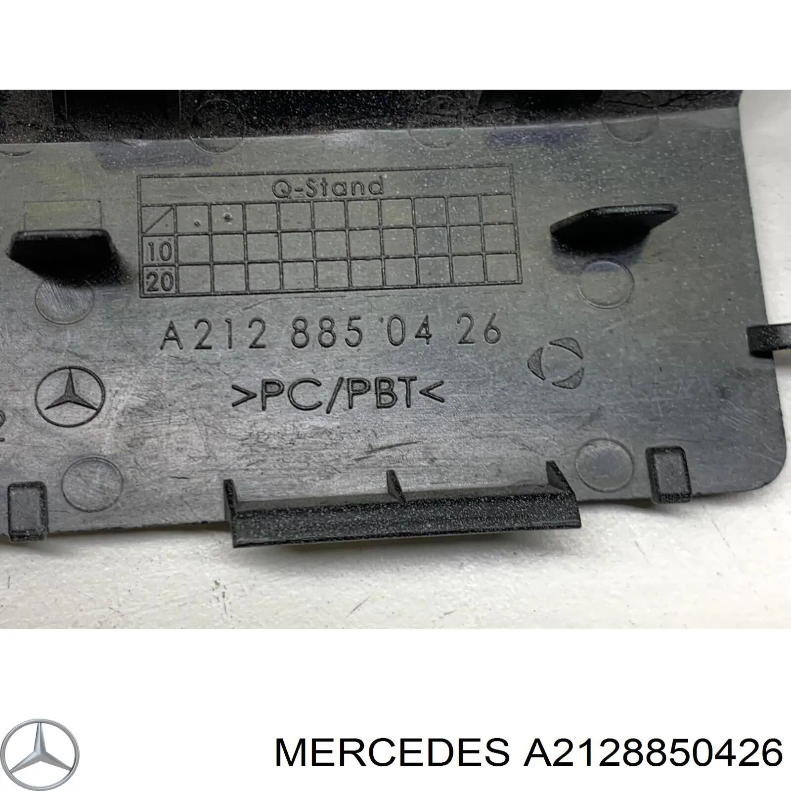 Купити A2128850426 Mercedes Заглушка бампера буксирувального гака, задня