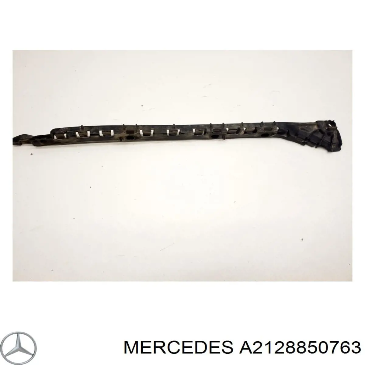 A2128850763 Mercedes Напрямна заднього бампера, ліва