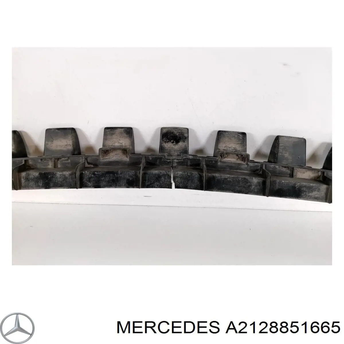 Кронштейн бампера переднього, центральний Mercedes A2128851665 ціна, від 34.21 USD