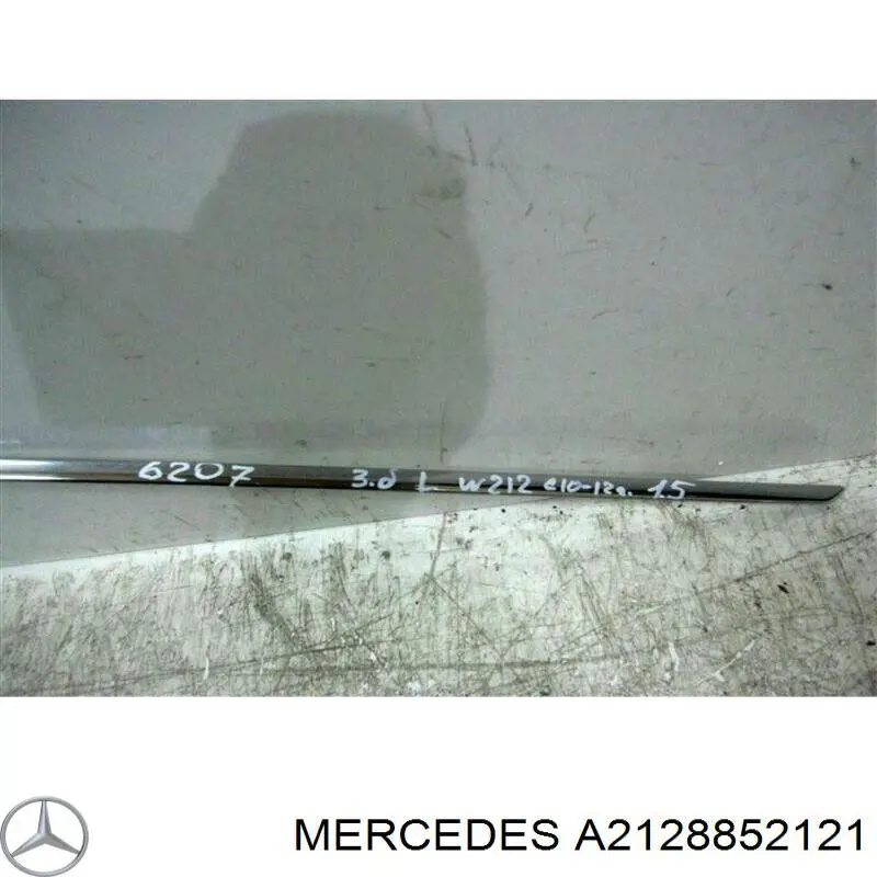 A2128852121 Mercedes молдинг заднього бампера, лівий