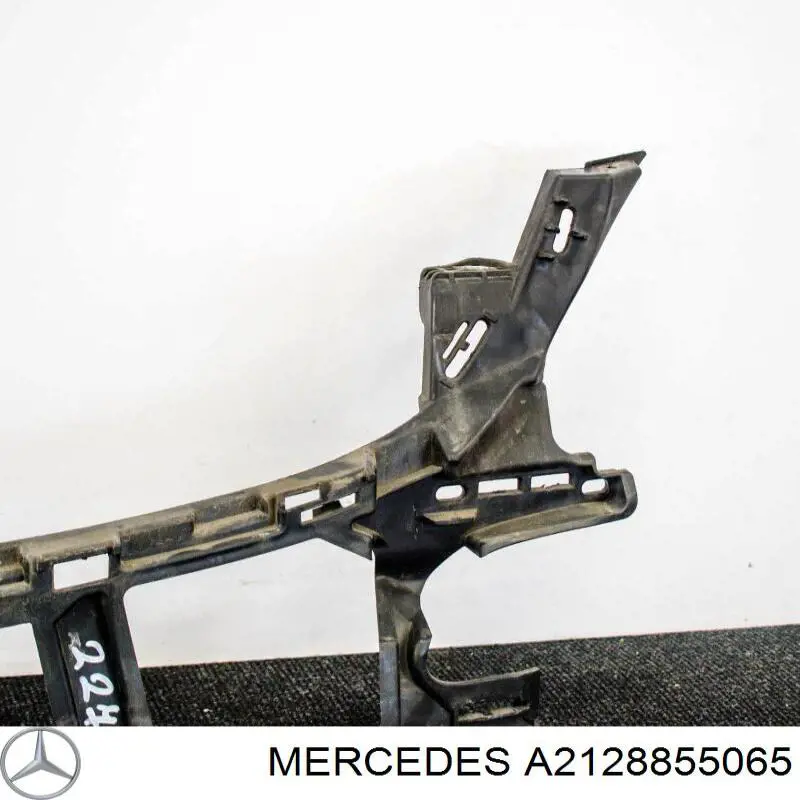 Купити A2128855065 Mercedes Кронштейн бампера переднього, центральний