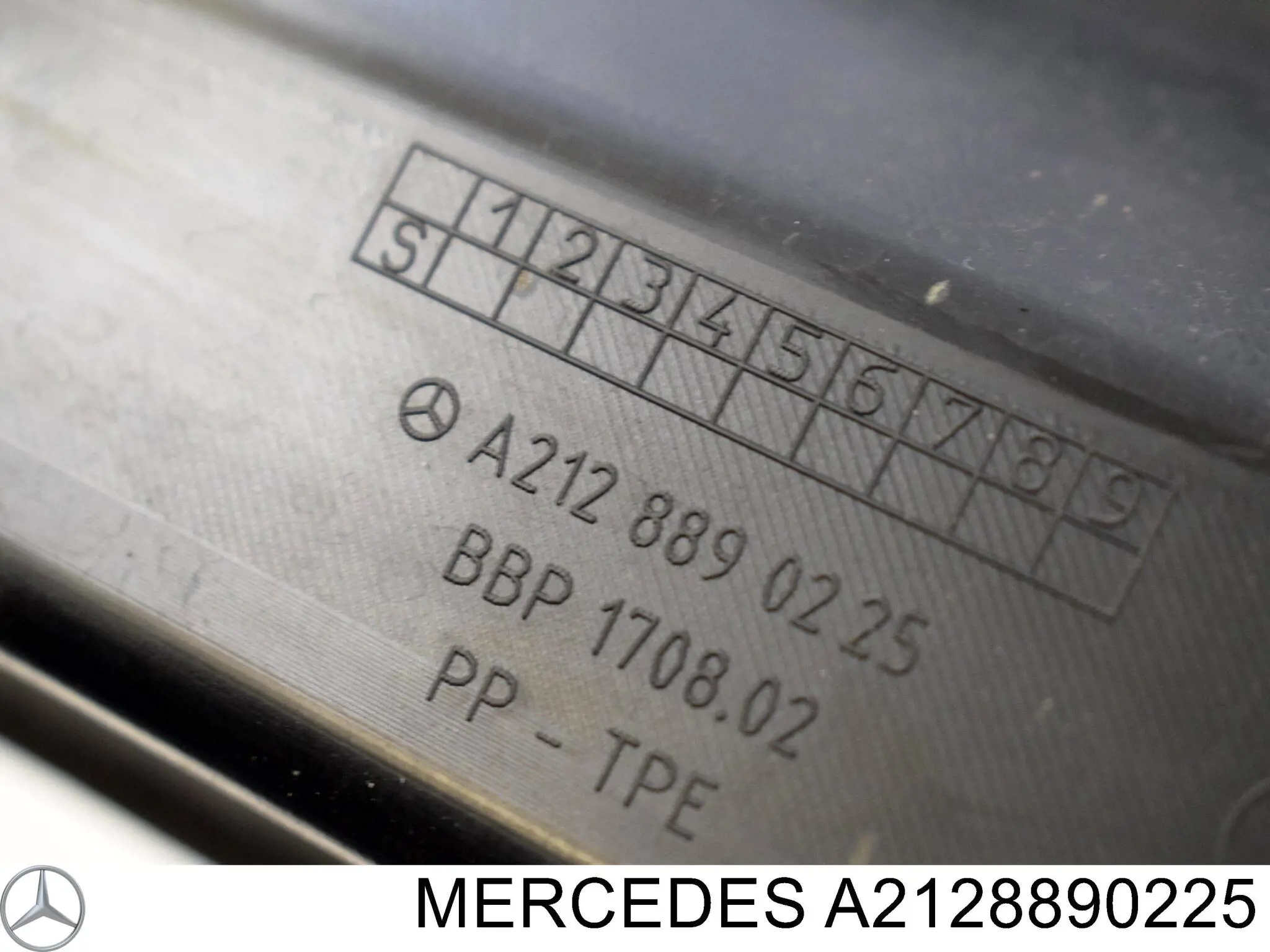 Купити A2128890225 Mercedes 