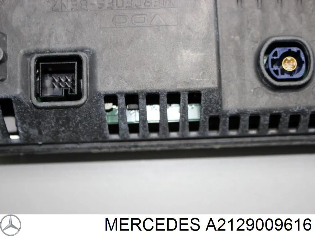 Дисплей бортового комп'ютера Mercedes A2129009616 ціна, від 100.25 USD