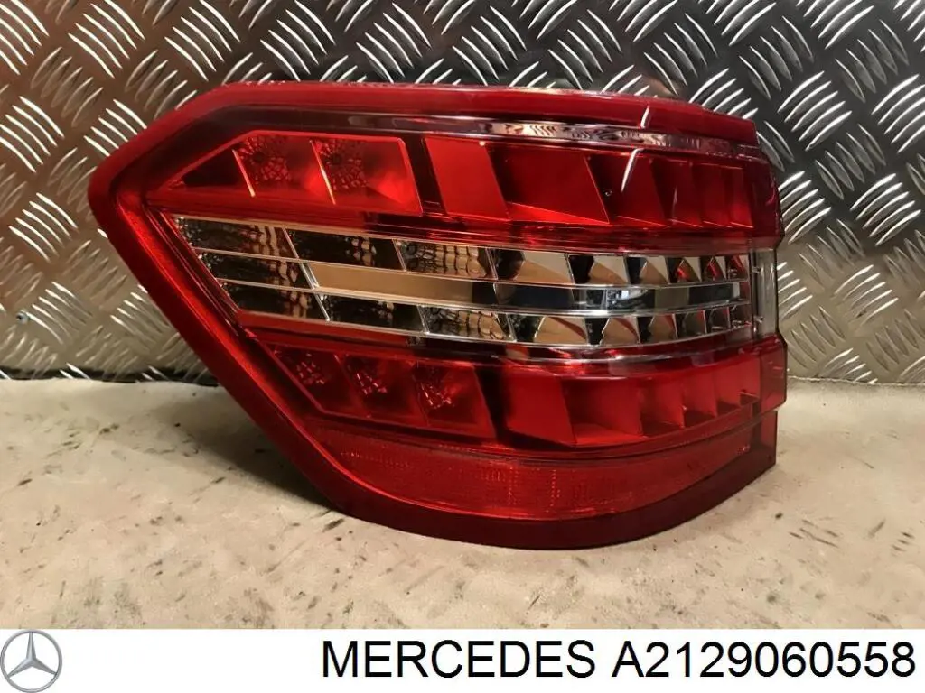 Задня ліва зовнішня фара Mercedes A2129060558 ціна, від 180.94 USD