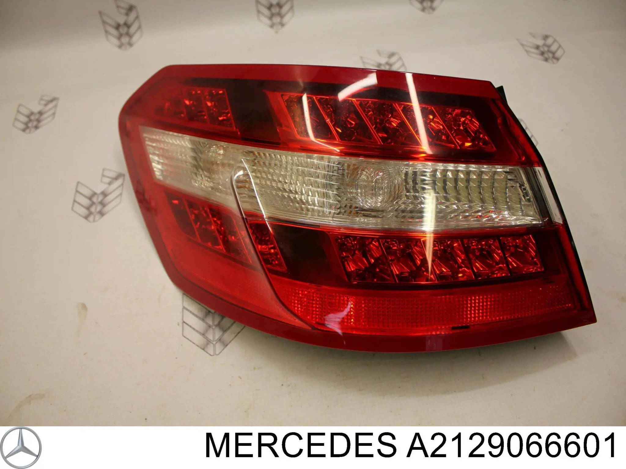 Задня ліва зовнішня фара Mercedes A2129066601 ціна, від 217.67 USD