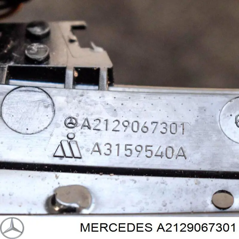 Покажчик повороту дзеркала, правий Mercedes A2129067301 ціна, від 93.73 USD