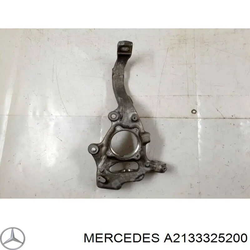 A2133325200 Mercedes Цапфа - поворотний кулак передній, правий