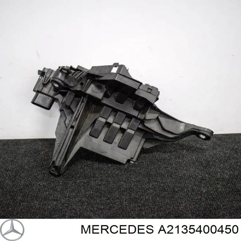 Коробка запобіжників Mercedes A2135400450 ціна, від 256.48 USD