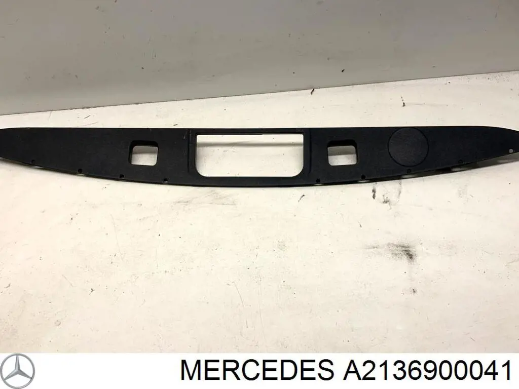 Облицювання задньої панелі багажника A2136900041 Mercedes