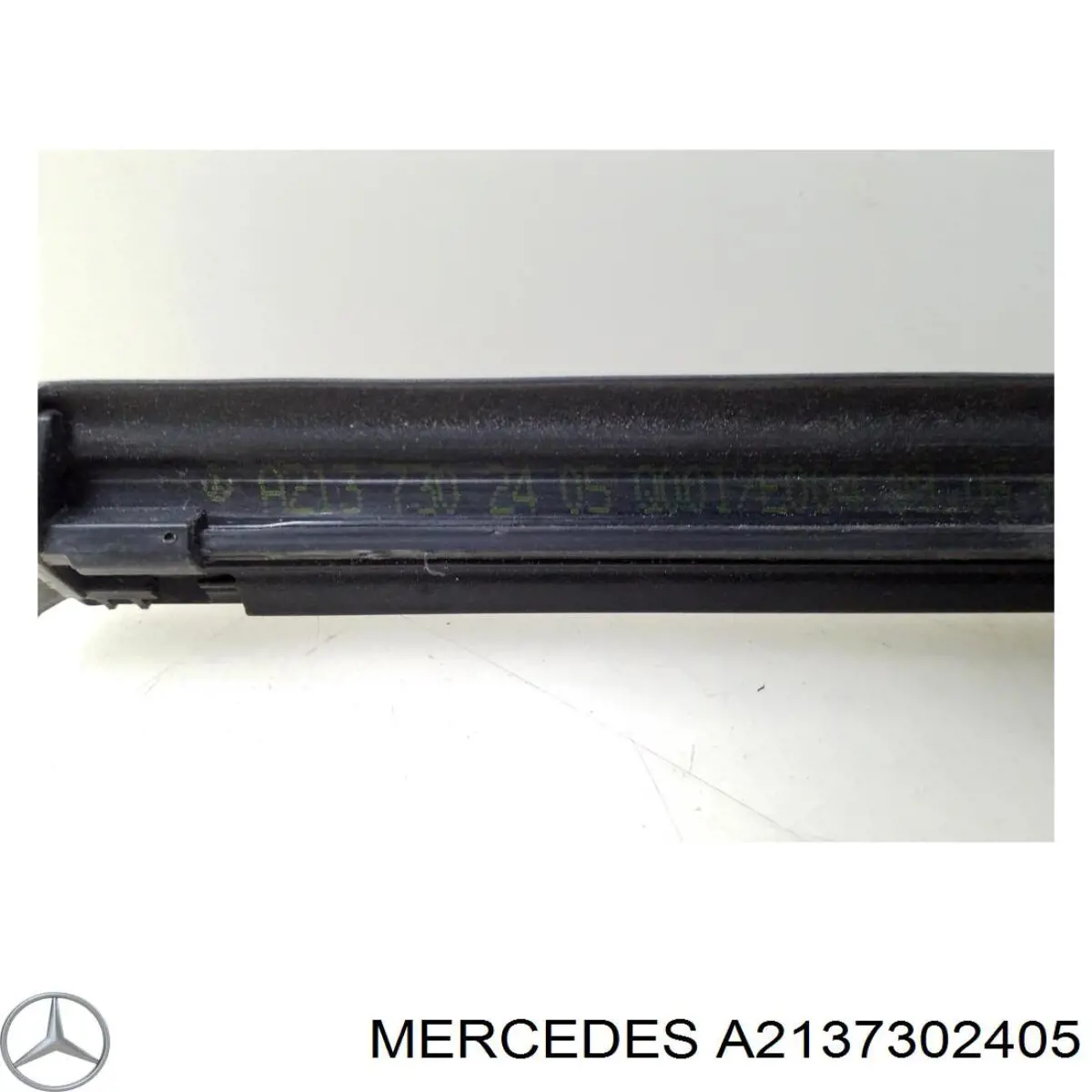 Купити A2137302405 Mercedes 