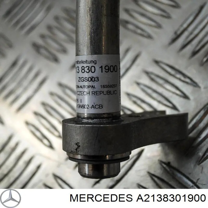 Шланг кондиціонера, від випарника до компресора A2138301900 Mercedes