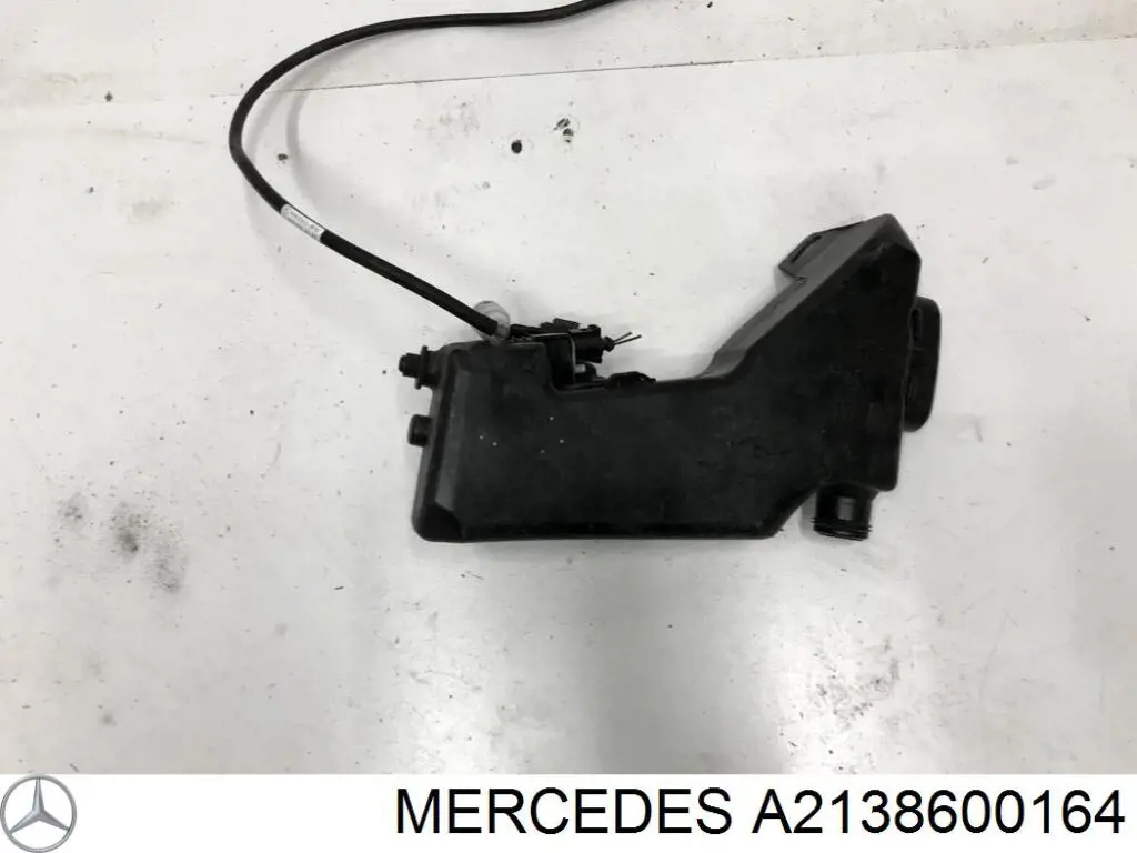 Купити A2138600164 Mercedes Горловина бачка омивача