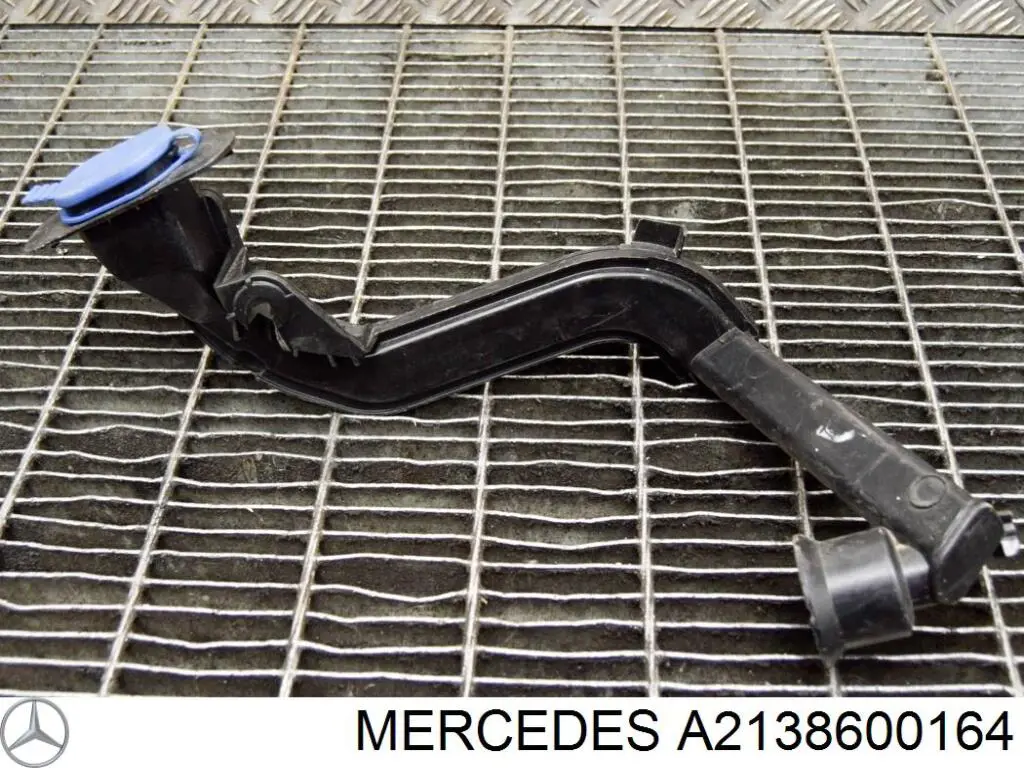 Горловина бачка омивача Mercedes A2138600164 ціна, від 11.29 USD