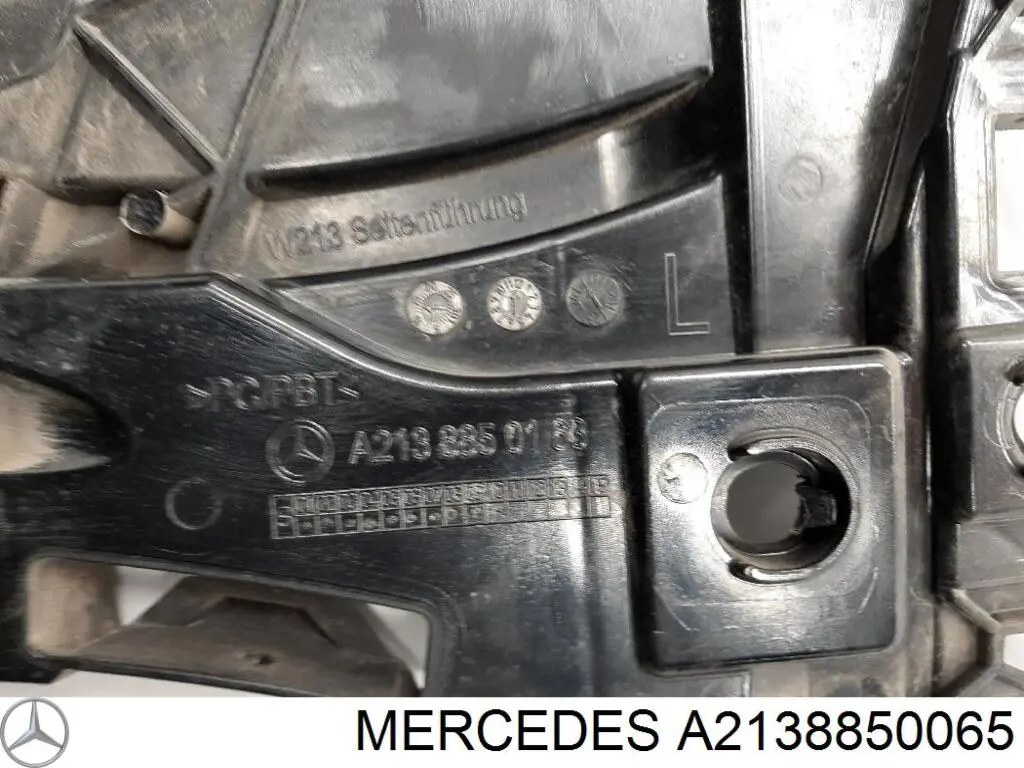 Кронштейн бампера заднього, лівий A2138850065 Mercedes