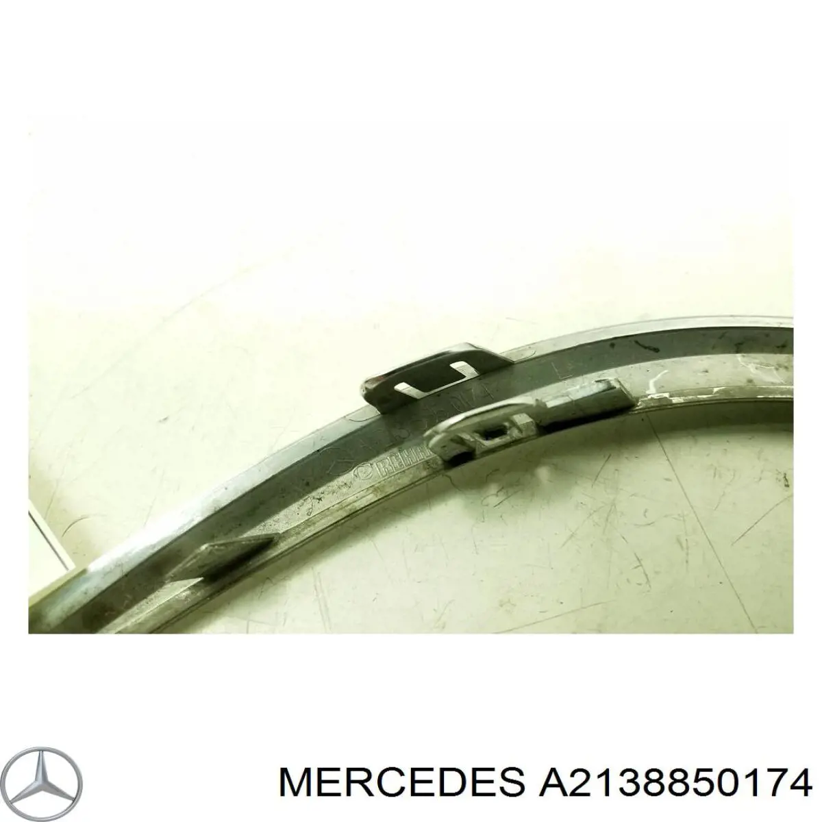 A2138850174 Mercedes молдинг решітки переднього бампера, лівий