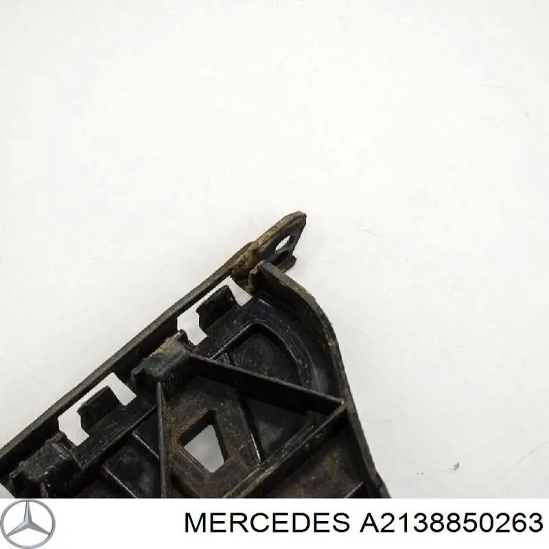 Направляюча заднього бампера, права A2138850263 Mercedes