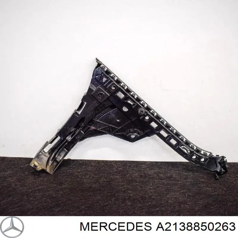 Направляюча заднього бампера, права Mercedes A2138850263 ціна, від 22.78 USD