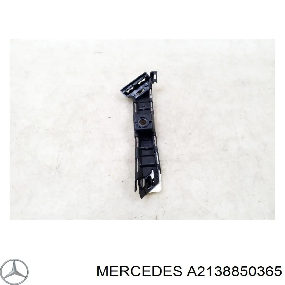 Кріплення бамера ліве Mercedes A2138850365 ціна, від 12.67 USD