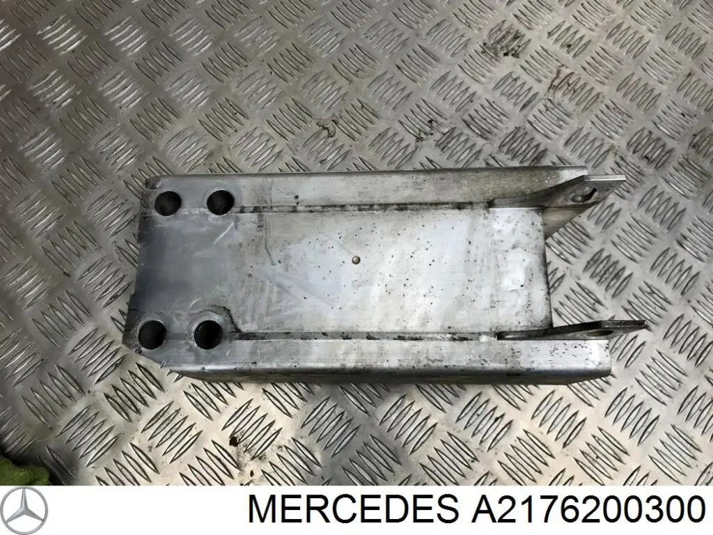 Кронштейн підсилювача переднього бампера Mercedes A2176200300 ціна, від 212.07 USD
