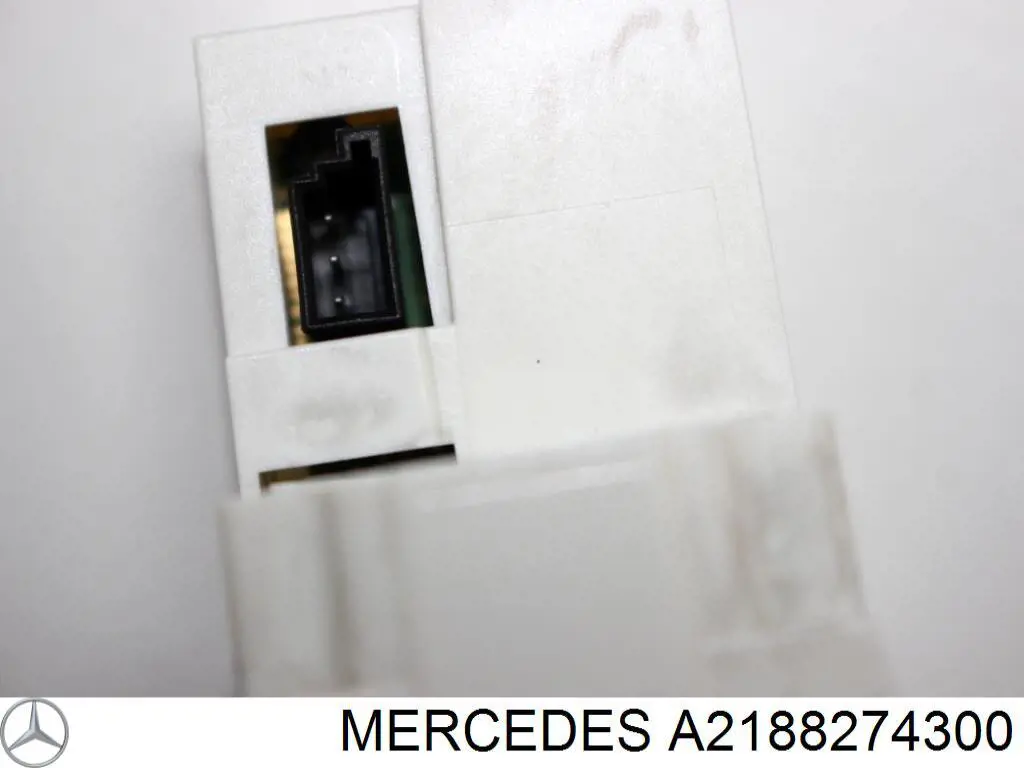 Годинники в салон, на панелі Mercedes A2188274300 ціна, від 63.34 USD