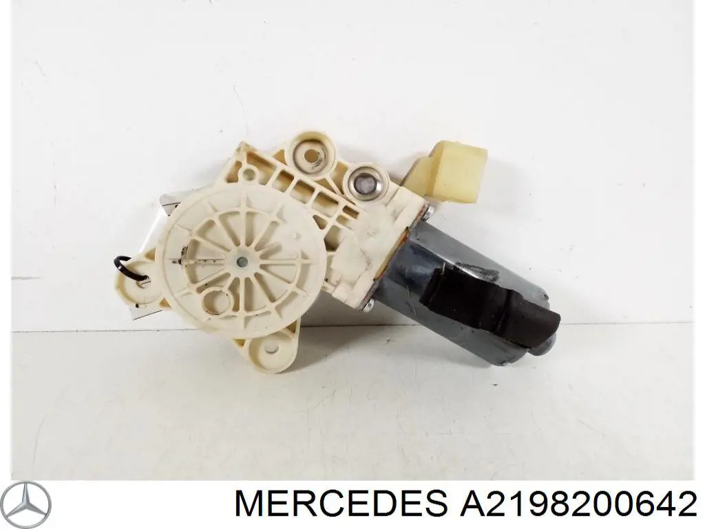 Двигун склопідіймача двері передньої, правої Mercedes A2198200642 ціна, від 6.29 USD