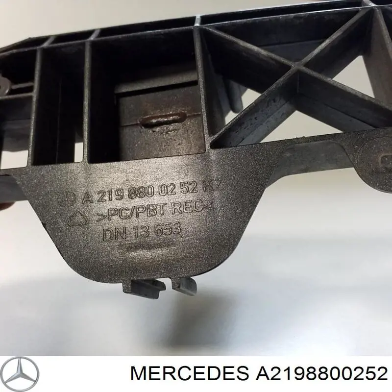 Кронштейн бампера заднього, правий Mercedes A2198800252 ціна, від 25.34 USD