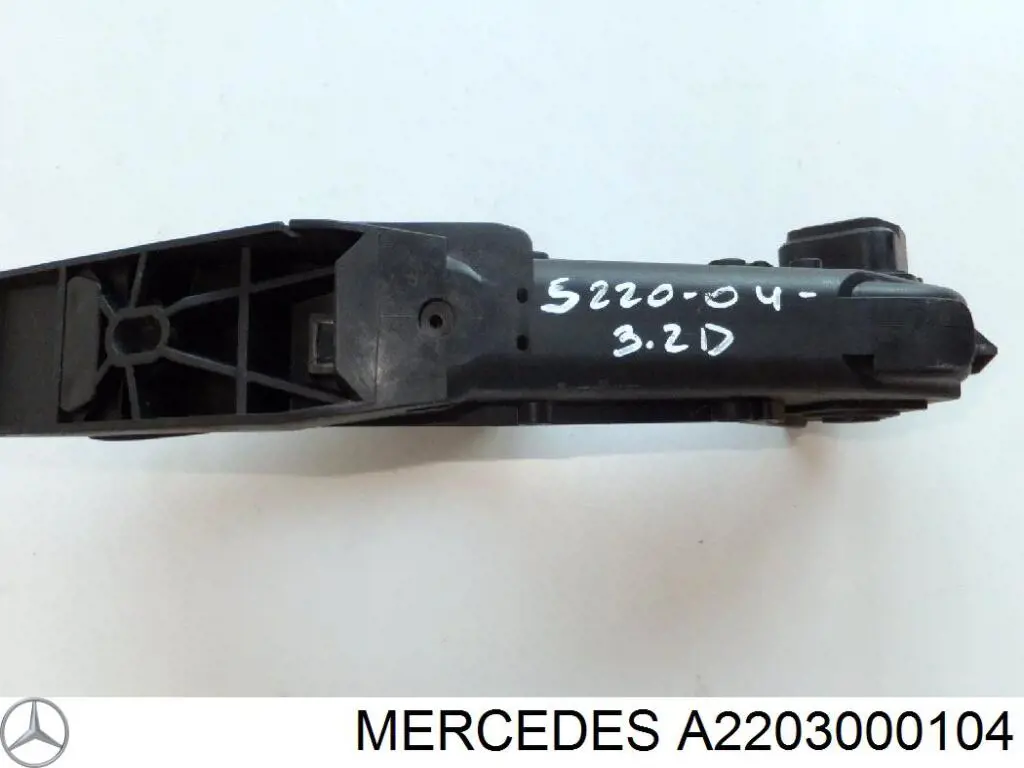 Підаль газу Mercedes A2203000104 ціна, від 32.30 USD