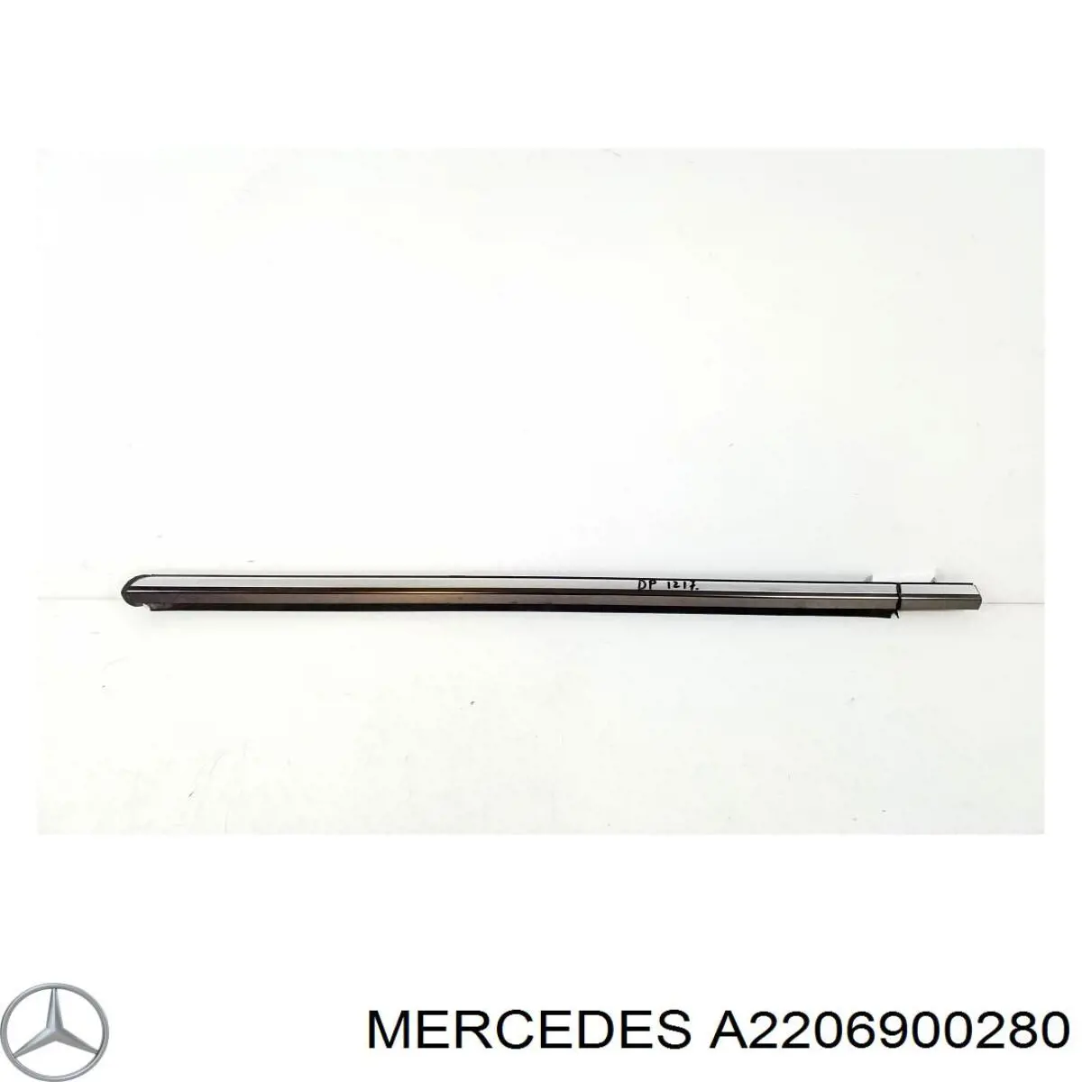 Купити A2206900280 Mercedes Ущільнювач скла передніх дверей правої, зовнішній (планка)