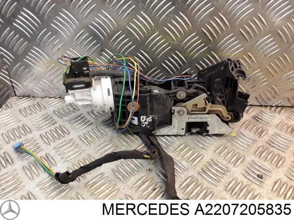 Замок передньої двері, лівої Mercedes A2207205835 ціна, від 50.67 USD