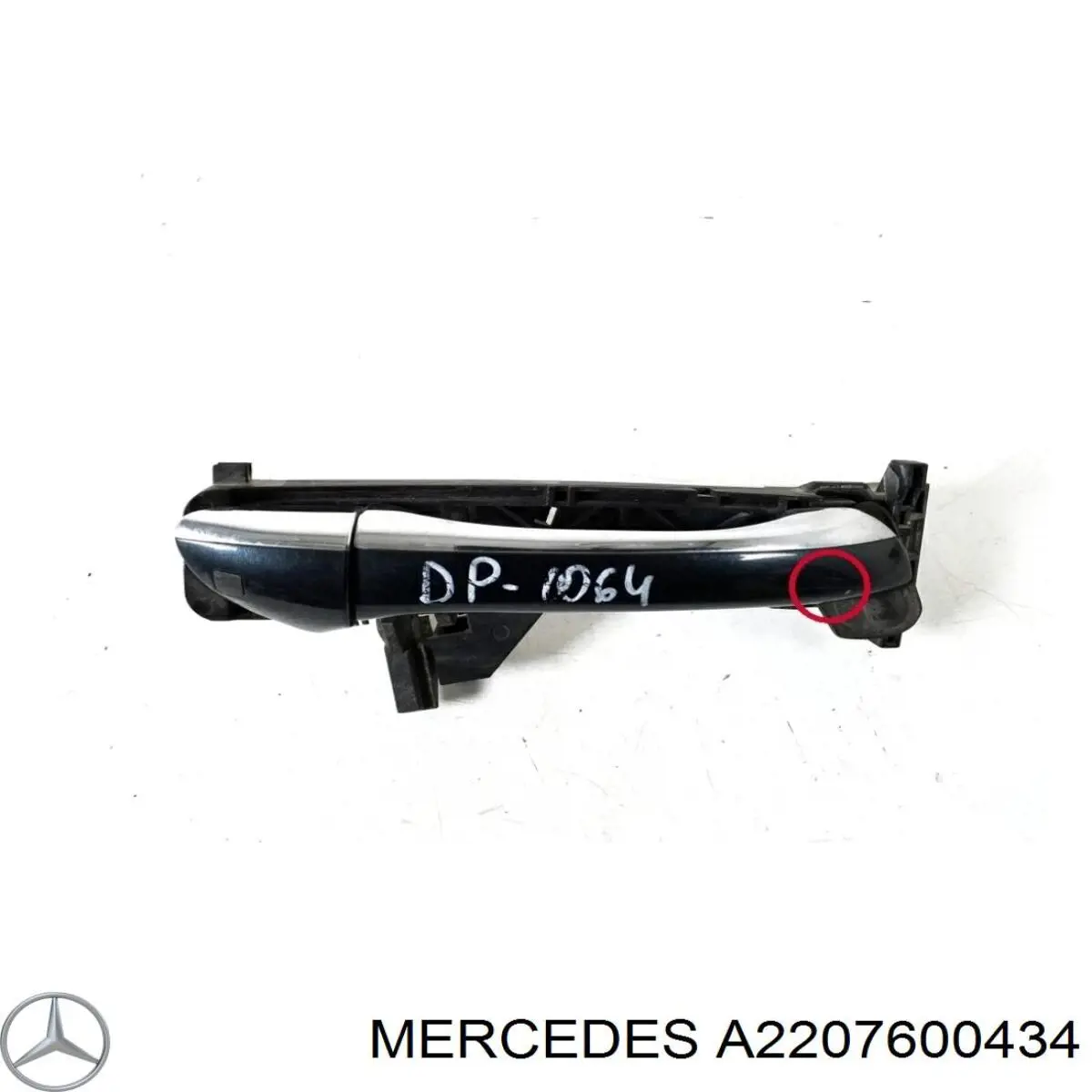 Тримач зовнішньої ручки дверей, передньої правої Mercedes A2207600434 ціна, від 6.33 USD