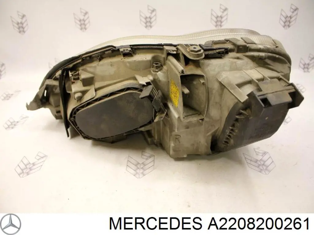 Фара правая Mercedes A2208200261 ціна, від 63.34 USD