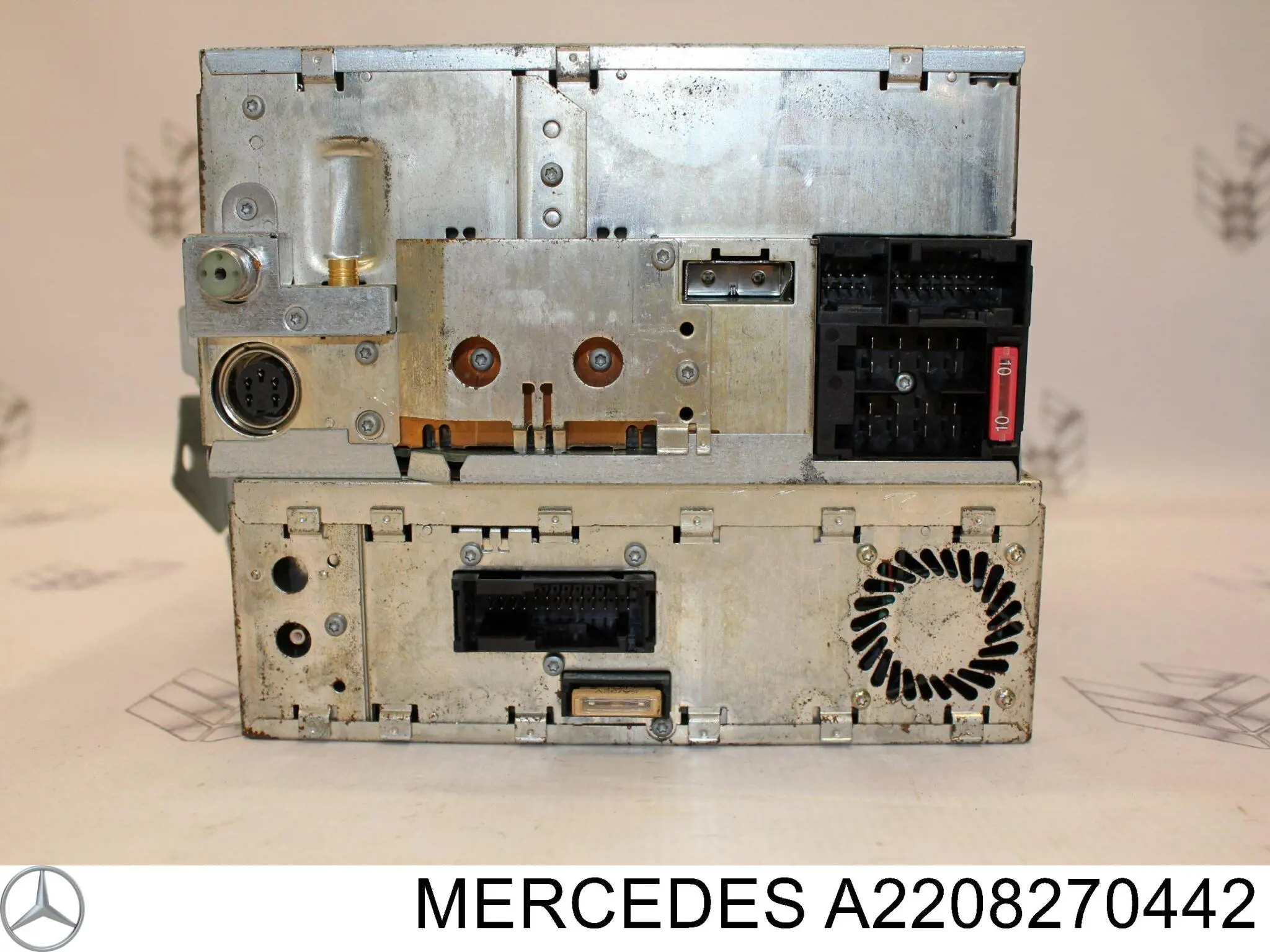 Магнітола (радіо AM/FM) Mercedes A2208270442 ціна, від 53.05 USD