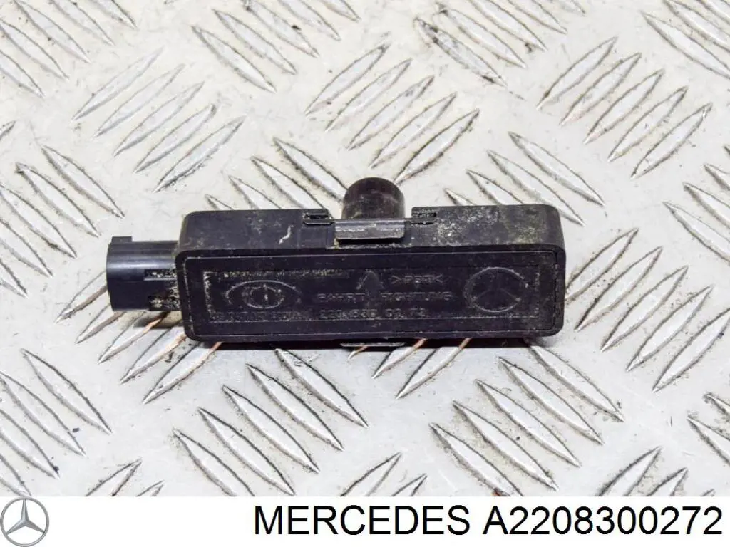 Датчик освітлення салону Mercedes A2208300272 ціна, від 10.12 USD