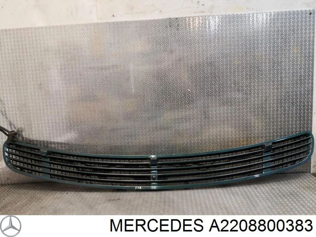 Решітка радіатора A2208800383 Mercedes