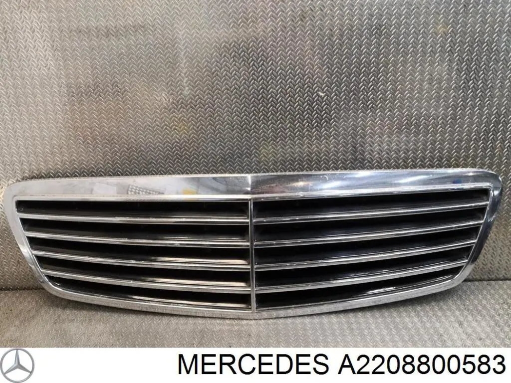 Решітка радіатора A2208800583 Mercedes