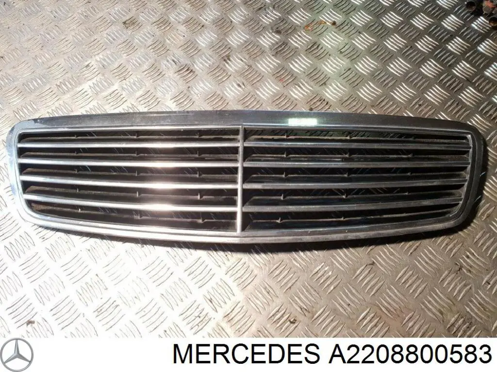 Решітка Mercedes A2208800583
