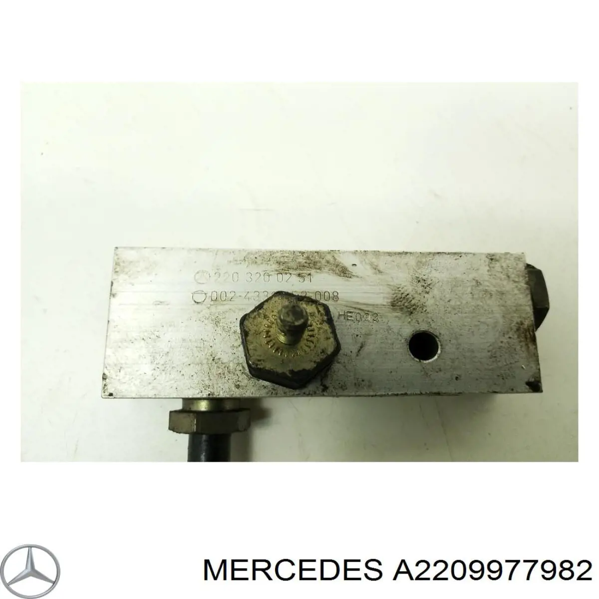 Купити A2209977982 Mercedes 